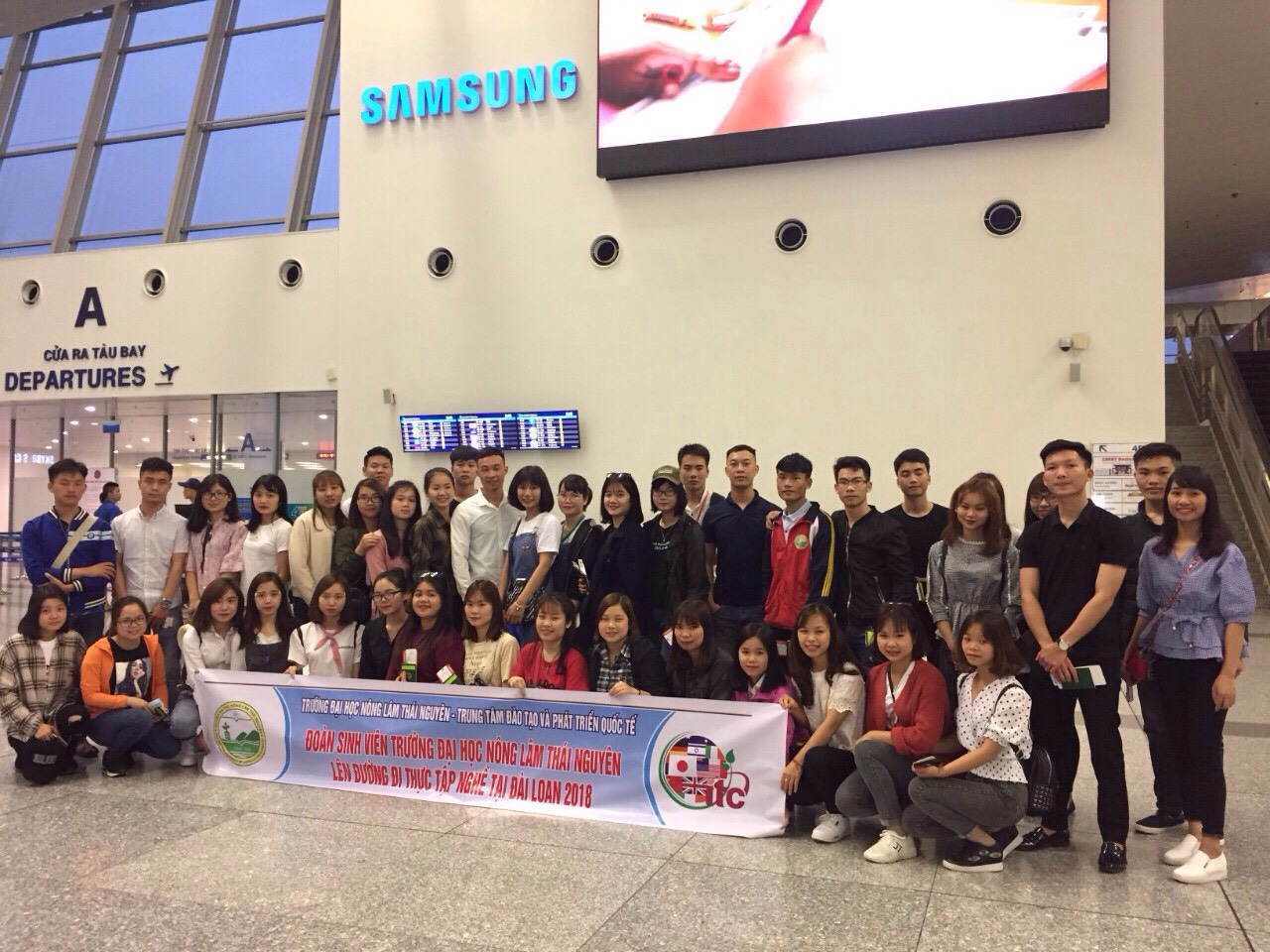 Sinh viên trường Đại học Nông Lâm Thái Nguyên lên đường đi thực tập nghề tại Đài Loan năm 2018