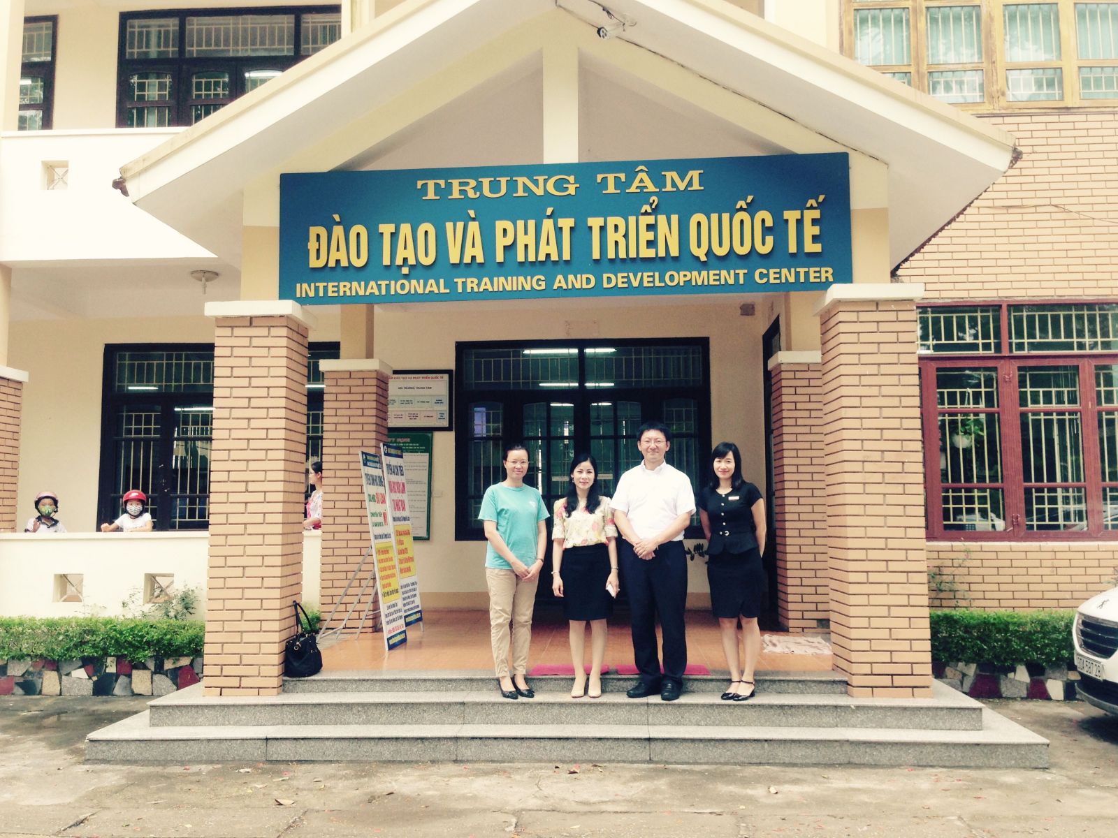 Học viện Kitakyushu (YMCA) thăm và làm việc tại Trường Đại học Nông Lâm Thái Nguyên